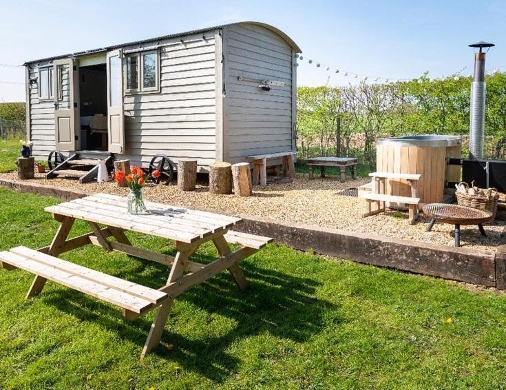 Old King William Shepherd Huts And Private Hot Tubs In North Norfolk Hunworth Exterior foto